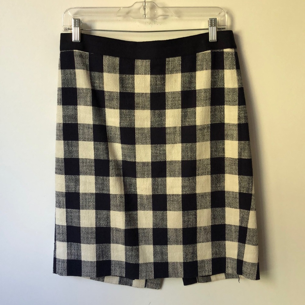 The picnic goes to the office, skirt.